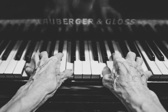 Oldpianojpeg 559x373